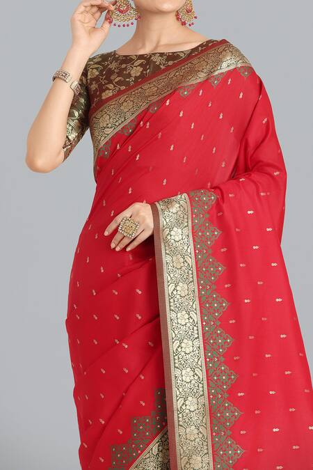 Buy_Naintara Bajaj_Red Brocade, Silk Embroidery Round Neck Banarasi Saree Set _Online_at_Aza_Fashions