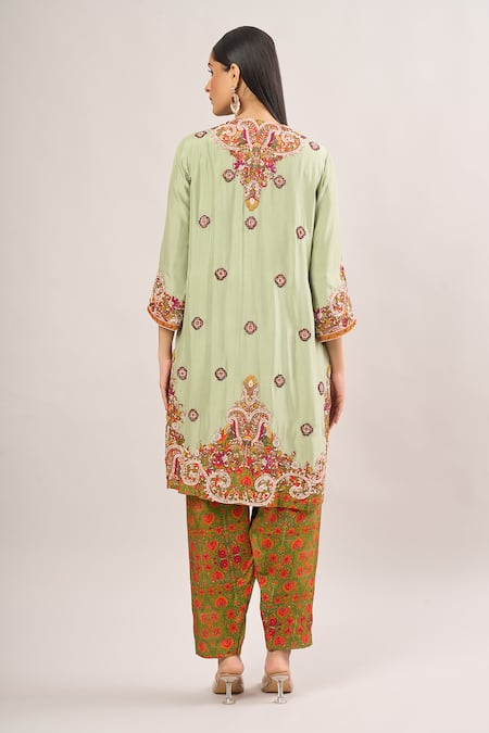 Shop Debyani + CO Green Beads, Sequins Split V-neck Floral Thread Embroidered Kurta Set at Aza Fashions Shop_Debyani + CO_Green Beads, Sequins Split V-neck Floral Thread Embroidered Kurta Set _at_Aza_Fashions