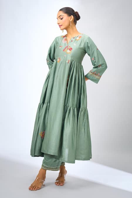Basanti - Kapde Aur Koffee_Green Embroidery Split V-neck Anarkali Set_Online_at_Aza_Fashions