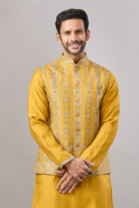 Buy_Aariyana Couture_Yellow Silk Embroidery Thread Bundi And Kurta Set 