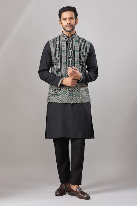 Buy_Aariyana Couture_Black Silk Embroidery Geometric Pattern Bundi And Kurta Set _at_Aza_Fashions