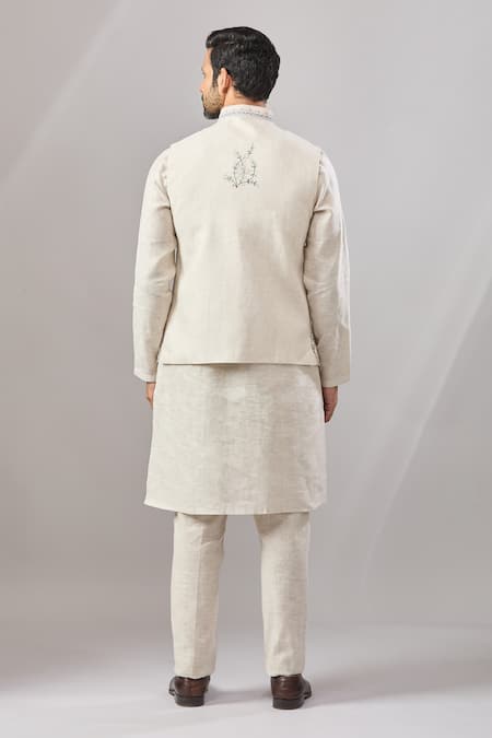 Aariyana Couture Bird Embroidered Bundi & Kurta Set 
