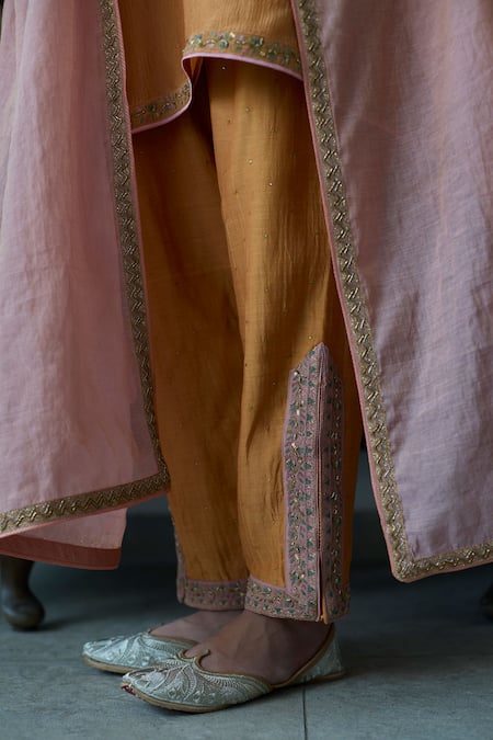 Rhua_Mustard Chanderi Metallic Thread, Mirrors V-neck Orange Kurta Set _Online_at_Aza_Fashions