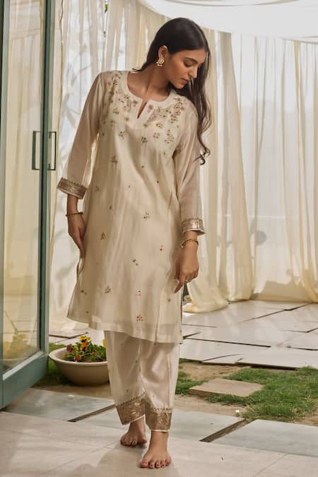 Buy_Rhua_White Chanderi Embroidery, Gota Patti, Mirrors Split V-neck Soft Kurta Set _Online_at_Aza_Fashions