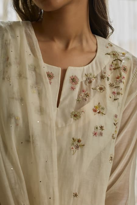 Shop_Rhua_White Chanderi Embroidery, Gota Patti, Mirrors Split V-neck Soft Kurta Set _Online_at_Aza_Fashions