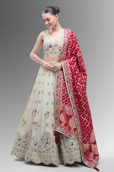 Samyukta Singhania Classic Cream Lehenga Set with Pink Dupatta 