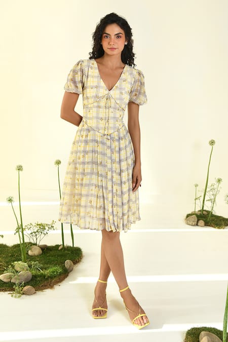 BAISE GABA Beige Chiffon V-neck Cloudwalk Fit And Flare Dress 