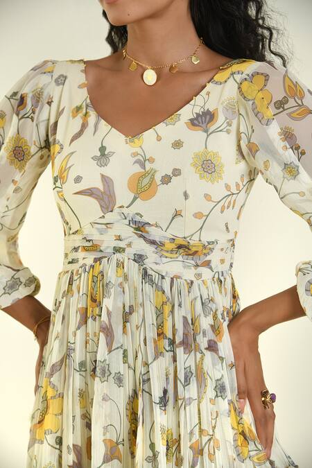 Shop_Baise Gaba_Beige Chiffon V-neck Floral Print Fit And Flare Dress 