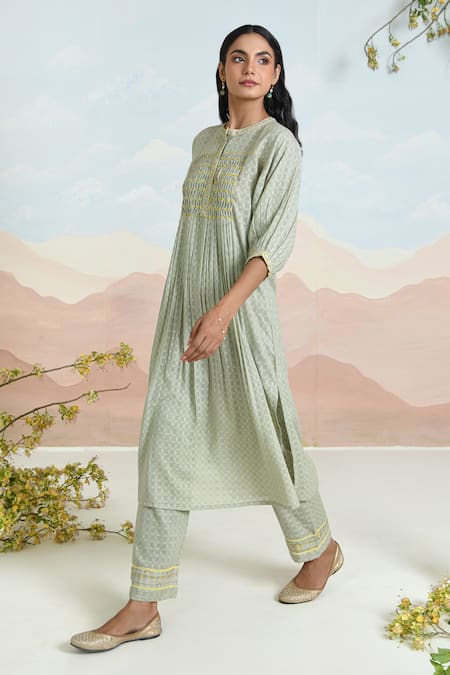 Baise Gaba Green Cotton Embroidery Round Neck Fiora Kurta Set Online at Aza Fashions Baise Gaba_Green Cotton Embroidery Round Neck Fiora Kurta Set _Online_at_Aza_Fashions