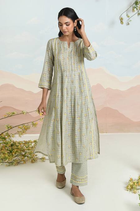 Shop Baise Gaba Green Chiffon Embroidery Split V-neck Solvia Printed Kurta Set Online at Aza Fashions Shop_Baise Gaba_Green Chiffon Embroidery Split V-neck Solvia Printed Kurta Set _Online_at_Aza_Fashions
