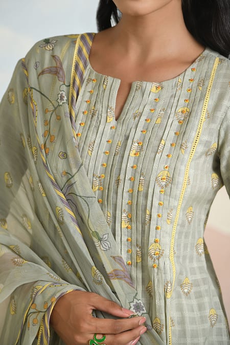 Baise Gaba Green Chiffon Embroidery Split V-neck Solvia Printed Kurta Set at Aza Fashions Baise Gaba_Green Chiffon Embroidery Split V-neck Solvia Printed Kurta Set _at_Aza_Fashions