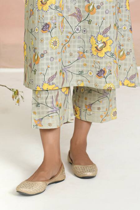 Baise Gaba_Green Chiffon Embroidery V-neck Floral Tendril Kurta Set _Online_at_Aza_Fashions