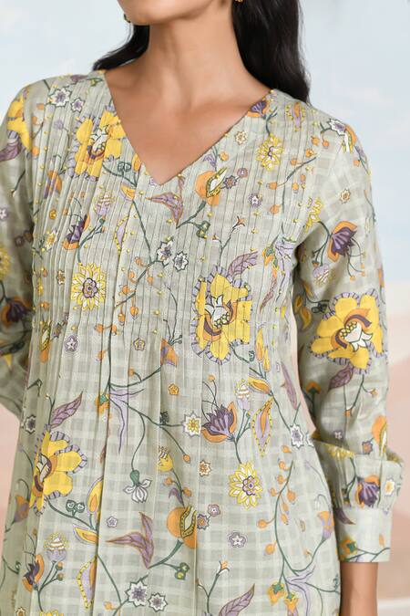 Shop_Baise Gaba_Green Chiffon Embroidery V-neck Floral Tendril Kurta Set 