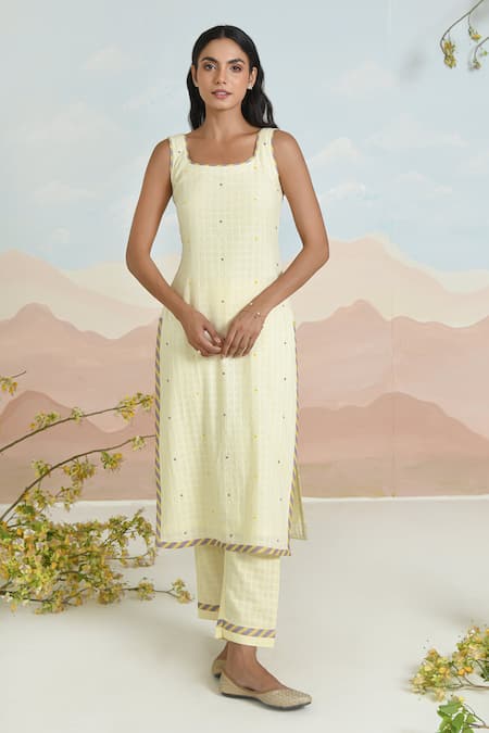 Baise Gaba Beige Square Neck Mariglow Kurta Set Online at Aza Fashions Baise Gaba_Beige Square Neck Mariglow Kurta Set _Online_at_Aza_Fashions