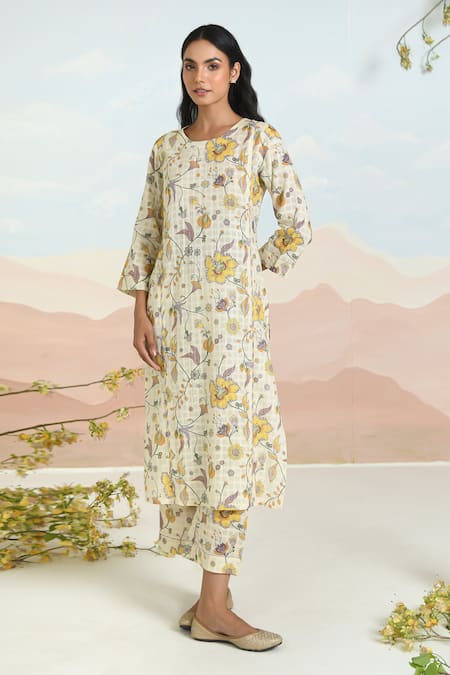 Baise Gaba_Beige Round Neck Dahlia Printed Kurta Set _Online_at_Aza_Fashions