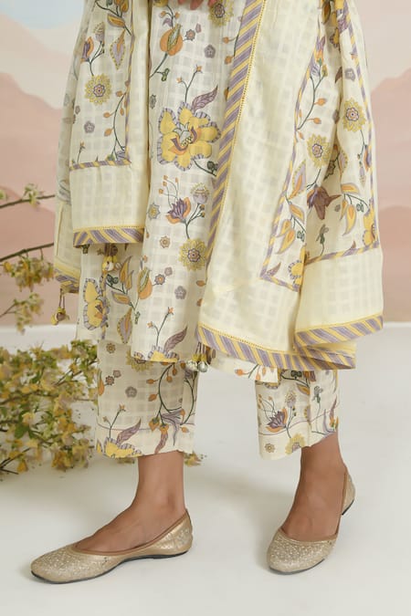 Baise Gaba_Beige Round Neck Dahlia Printed Kurta Set _at_Aza_Fashions