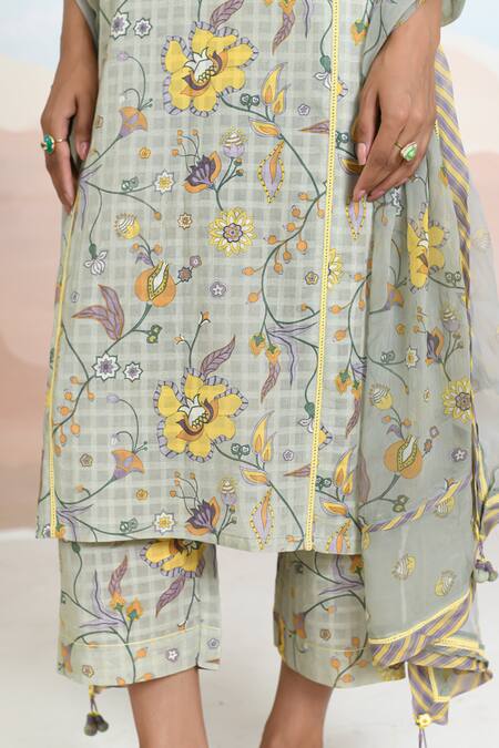 Baise Gaba Green Cotton Embroidery Round Neck Floret Printed Kurta Set at Aza Fashions Baise Gaba_Green Cotton Embroidery Round Neck Floret Printed Kurta Set _at_Aza_Fashions