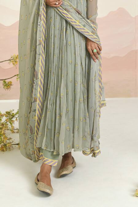 Buy_Baise Gaba_Green Chiffon, Cotton Embroidery V-neck Gardenia Anarkali Set 