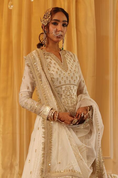 Aditi Gupta_Ivory Chanderi Silk Embroidery Split V-neck Anarkali Set _Online_at_Aza_Fashions