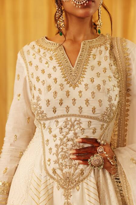 Buy_Aditi Gupta_Ivory Chanderi Silk Embroidery Split V-neck Anarkali Set _Online_at_Aza_Fashions
