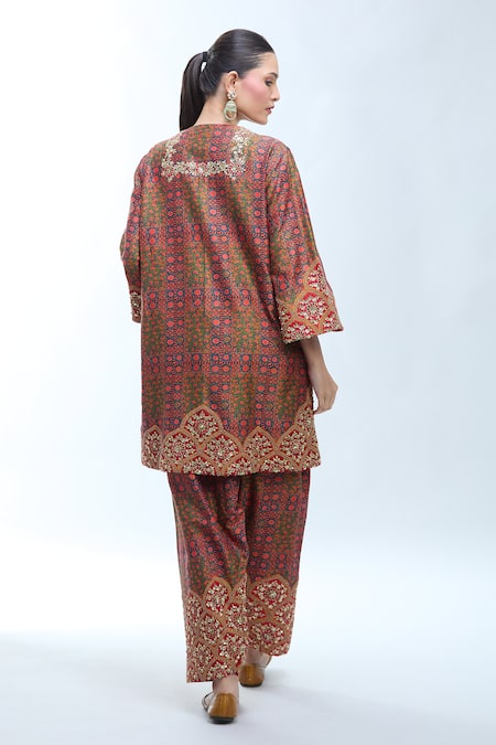 Shop Debyani + CO Multi Color Silk Sequins, Embroidery Round Neck Floral Print Kurta Set at Aza Fashions Shop_Debyani + CO_Multi Color Silk Sequins, Embroidery Round Neck Floral Print Kurta Set _at_Aza_Fashions