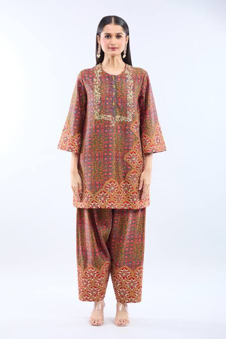 Buy_Debyani + CO_Multi Color Silk Embroidery Round Neck Printed Kurta Set 