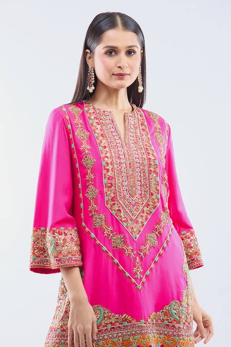 Shop Debyani + CO Pink Silk Sequins, Embroidery Split V-neck Kurta Set Shop_Debyani + CO_Pink Silk Sequins, Embroidery Split V-neck Kurta Set