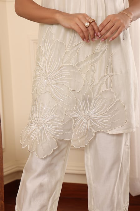 Buy_Midori By Sgv_Off White Embroidery Round Neck Kurta Set _Online_at_Aza_Fashions