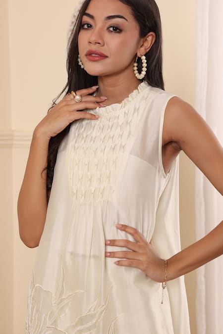 Midori By Sgv_Off White Embroidery Round Neck Kurta Set _at_Aza_Fashions