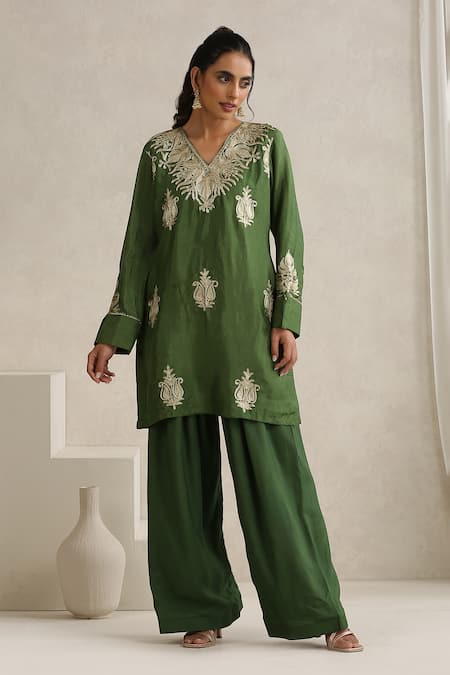 Wazir C_Green Organza, Silk, Cotton Embroidery V-neck Kashmiri Golden Tilla Kurta Set _at_Aza_Fashions