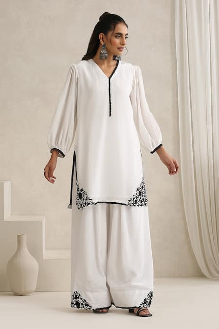 Shop Wazir C White Crepe, Silk Embroidery V-neck Kashmiri Aari Kurta Set Online at Aza Fashions Shop_Wazir C_White Crepe, Silk Embroidery V-neck Kashmiri Aari Kurta Set _Online_at_Aza_Fashions
