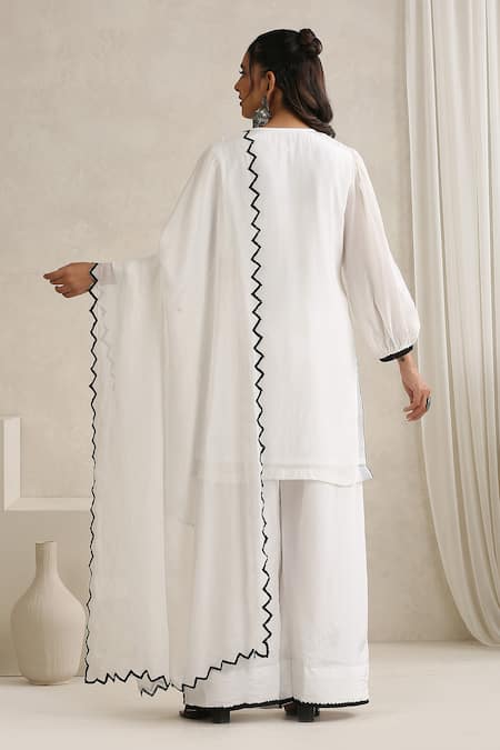 Shop Wazir C White Crepe, Silk Embroidery V-neck Kashmiri Aari Kurta Set at Aza Fashions Shop_Wazir C_White Crepe, Silk Embroidery V-neck Kashmiri Aari Kurta Set _at_Aza_Fashions