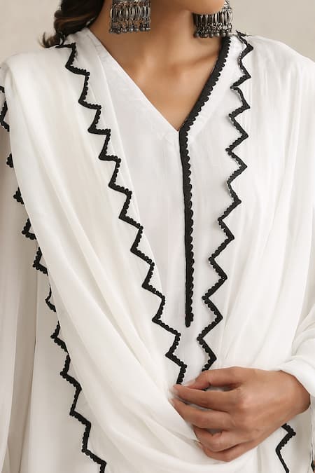 Buy Wazir C White Crepe, Silk Embroidery V-neck Kashmiri Aari Kurta Set Buy_Wazir C_White Crepe, Silk Embroidery V-neck Kashmiri Aari Kurta Set