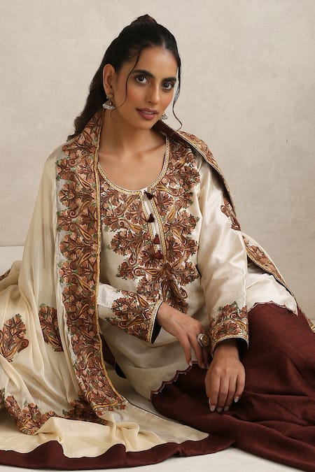 Buy_Wazir C_Brown Silk, Organza Tassels, Embroidery Round Neck Nargis Lehenga Set _Online_at_Aza_Fashions