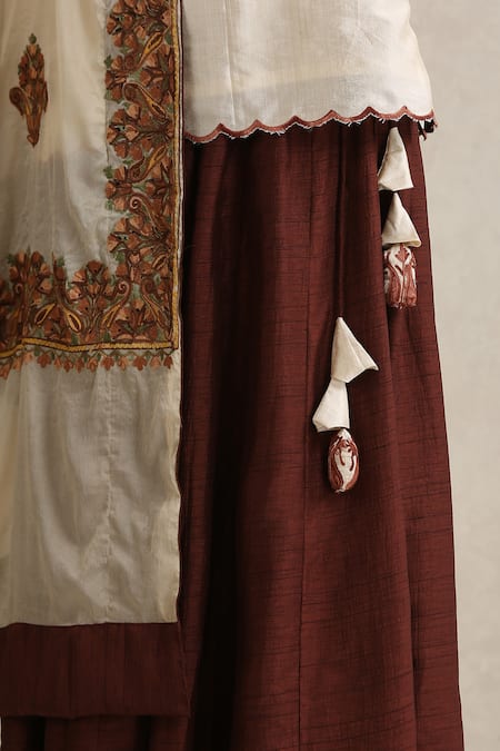 Buy_Wazir C_Brown Silk, Organza Tassels, Embroidery Round Neck Nargis Lehenga Set 