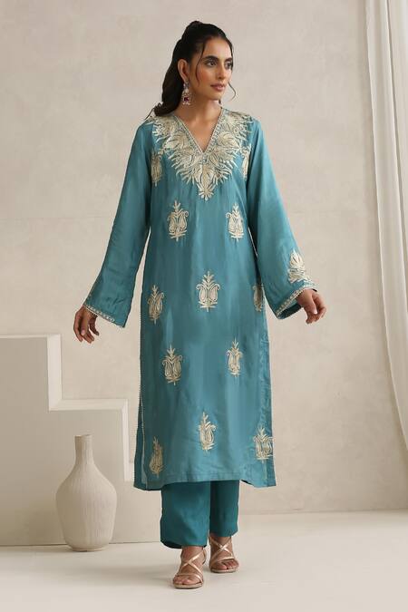 Wazir C_Blue Silk, Cotton, Organza Embroidery, Zari V-neck Nargis Kurta Set_Online_at_Aza_Fashions