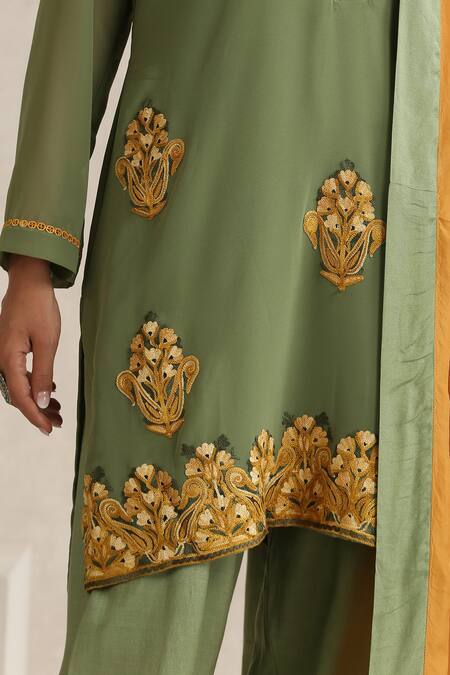 Buy_Wazir C_Green Georgette, Silk Embroidery V-neck Mehandi Aari Kurta Set 