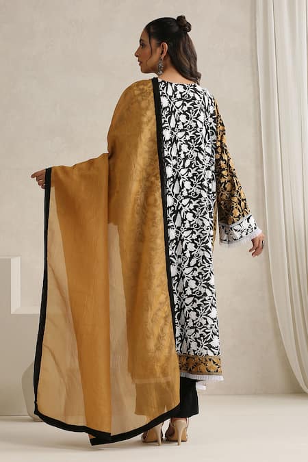 Wazir C Kashmiri Aari Embroidered Kurta Set 