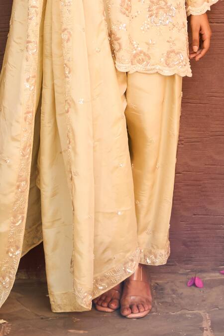 Tasuvure Indes Beige Georgette, Chiffon Sequins, Embroidery Round Neck Rose Kurta Set Online at Aza Fashions Tasuvure Indes_Beige Georgette, Chiffon Sequins, Embroidery Round Neck Rose Kurta Set _Online_at_Aza_Fashions