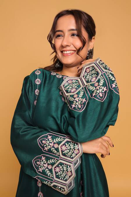 Buy_Myra Clothing Line_Green Satin, Cotton Embroidery Split V-neck Straight Kurta Set _Online_at_Aza_Fashions