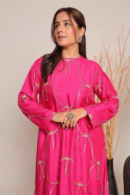 Shop_Myra Clothing Line_Pink Cotton Embroidery Round Neck Rose Slub Straight Kurta Set _Online_at_Aza_Fashions