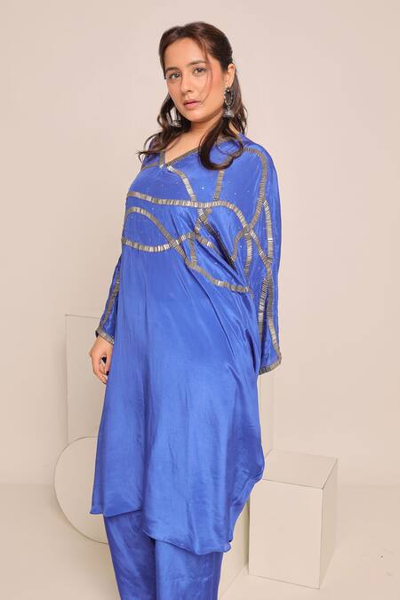 Myra Clothing Line_Purple Crepe Metallic Thread V-neck Designer Kurta And Pant Set _Online_at_Aza_Fashions