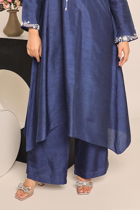 Myra Clothing Line_Navy Crepe Embroidery Round Neck Blue Kurta Set _Online_at_Aza_Fashions