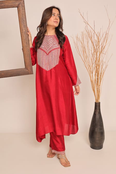 Buy_Myra Clothing Line_Red Crepe Embroidery V-neck Straight Kurta Set _Online_at_Aza_Fashions