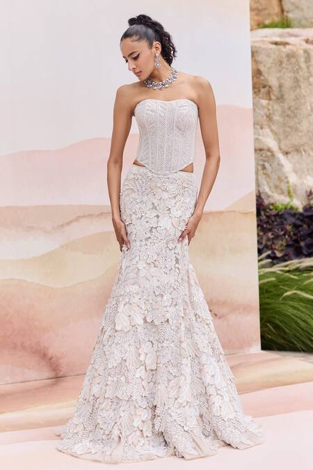 Mishru Ivory Tulle Embroidery, Applique Sweetheart Neck Josie Lehenga Set Online at Aza Fashions Mishru_Ivory Tulle Embroidery, Applique Sweetheart Neck Josie Lehenga Set _Online_at_Aza_Fashions