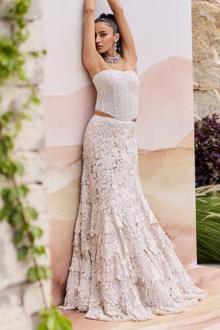 Shop Mishru Ivory Tulle Embroidery, Applique Sweetheart Neck Josie Lehenga Set Online at Aza Fashions Shop_Mishru_Ivory Tulle Embroidery, Applique Sweetheart Neck Josie Lehenga Set _Online_at_Aza_Fashions
