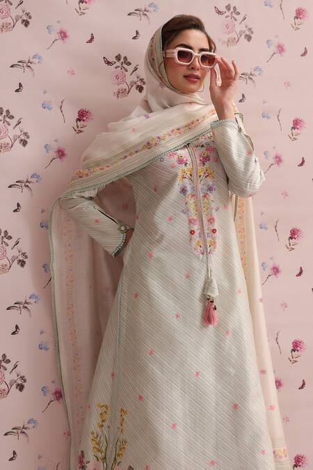 Buy_Label Niti Bothra_Green Brocade, Organza Embroidery Sage Noor Stripe Dupatta 