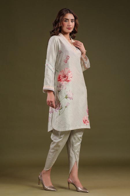 Label Niti Bothra_Green Silk, Chanderi Embroidery Split V-neck Noor Striped Kurta Set _Online_at_Aza_Fashions