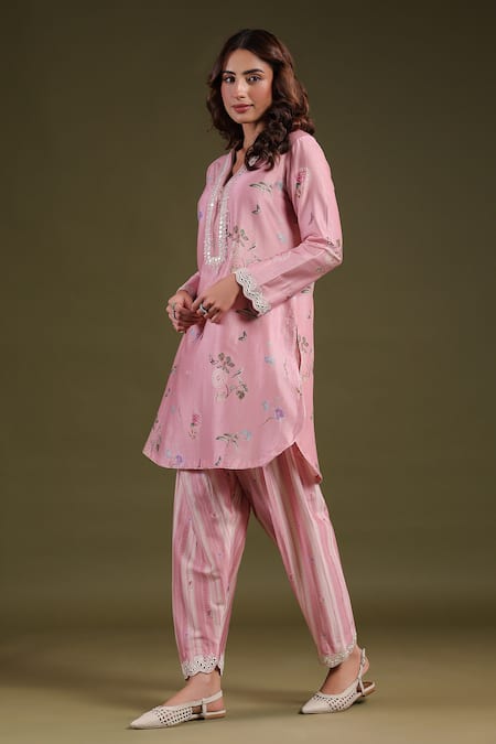 Buy_Label Niti Bothra_Pink Silk, Chanderi Lace Split V-neck Noor Zipper Kurta Set _Online_at_Aza_Fashions