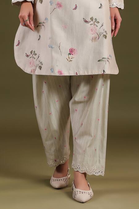 Label Niti Bothra Ivory Silk, Chanderi Embroidery V-neck Floral Printed Kurta Set Online at Aza Fashions Label Niti Bothra_Ivory Silk, Chanderi Embroidery V-neck Floral Printed Kurta Set _Online_at_Aza_Fashions